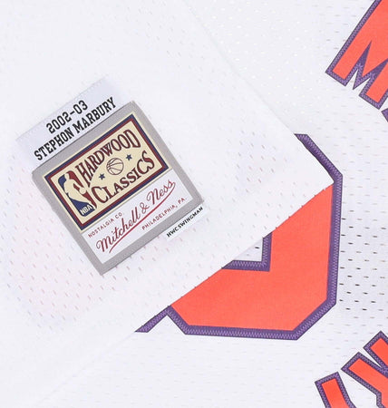 MITCHELL-&amp;-NESS-Canotta-Basket-Uomo-Nba-Alternate-Jersey-Hardwood-Classics-No-3-Stephon-Marbury-2002-03-Phosun-White/original-Team-Colors-da-uomo