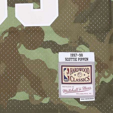MITCHELL-&amp;-NESS-Canotta-Basket-Uomo-Nba-Ghost-Green-Camo-Swingman-Jersey-Hardwood-Classics-No-33-Scottie-Pippen-1997-98-Chibul-Camo/green-da-uomo