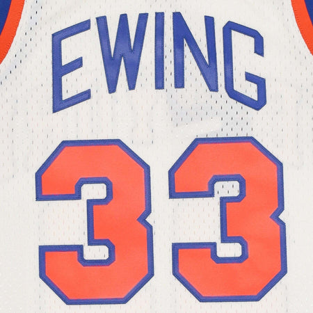 MITCHELL-&amp;-NESS-Canotta-Basket-Uomo-Nba-Off-White-Team-Color-Swingman-Jersey-Hardwood-Classics-1985-No-33-Patrick-Ewing-Neykni-Off-White-da-uomo