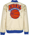 MITCHELL-&-NESS-Giubbotto-Bomber-Uomo-Nba-Team-Og-2.0-Lightweight-Satin-Jacket-Vintage-Logo-Neykni-Gold-da-uomo