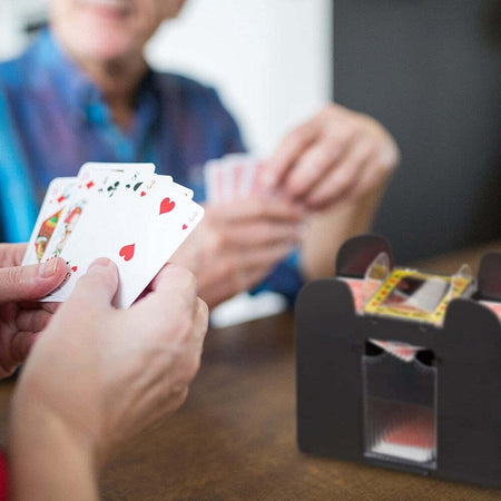 Mixer Automatico Di Carte Fino A 6 Mazzi Da Poker A Batteria Solo Carte Standard Giochi e giocattoli/Giochi da tavola di società e accessori/Casinò e attrezzature/Mescolatori di carte Trade Shop italia - Napoli, Commerciovirtuoso.it