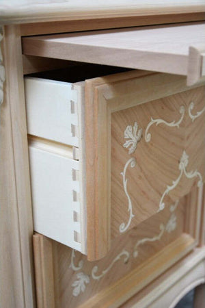 MOBILI-2G---COMODINO-CLASSICO-IN-LEGNO-2-CASSETTI-1-TIRETTO-FINITURA-BASSANO-L.61-P.41-H.71