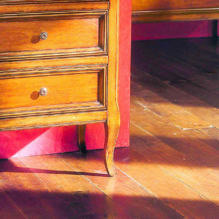 MOBILI-2G---COMODINO-CLASSICO-IN-LEGNO-3-CASSETTI-FINITURA-BASSANO-L.55-P.36-H.70