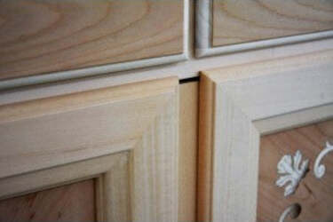 MOBILI-2G---CREDENZA-CLASSICA-IN-LEGNO-2-PORTE-2-CASSETTI-FINITURA-BASSANO-L.111-P.44-H.91
