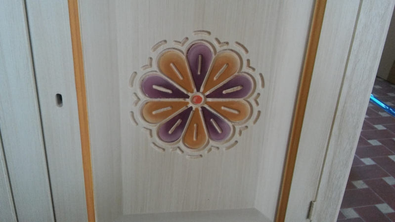 MOBILI-2G---Cristalliera-2-ante-legno-massello-avorio-pennellato-L.104-P.43-H.208