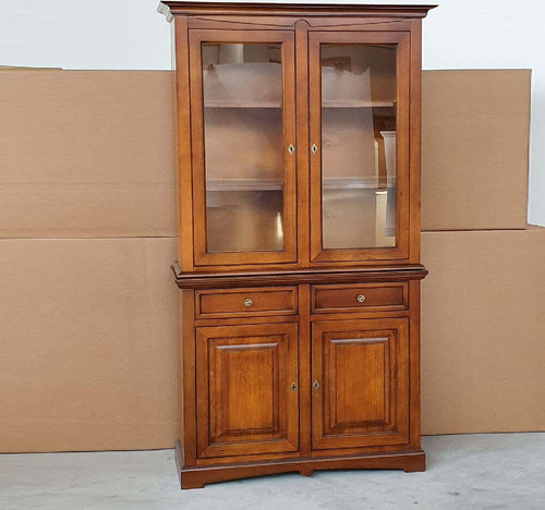 MOBILI-2G---Cristalliera-classica-2-porte-legno-noce-bassano-117x46x220