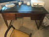 MOBILI-2G---SCRIVANIA-ARTE-POVERA-PIANO-PELLE-LEGNO-TINTA-NOCE-130x65x81