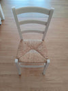 MOBILI-2G---SET-02-SEDIE-IN-LEGNO-MASSELLO-FINITURA-ANILINA-BIANCO/PAGLIA