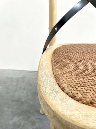 MOBILI-2G---SET-2-SEDIE-CROSS-INVECCHIATE-NATURALE-CON-SCHIENALE-IN-FERRO-E-SEDUTA-IN-RATTAN