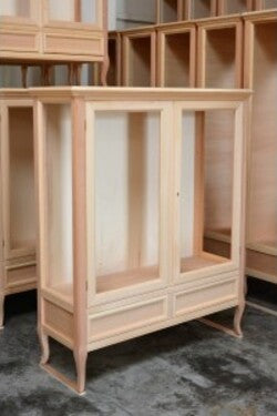 MOBILI-2G---VETRINA-CLASSICA-IN-LEGNO-2-PORTE-2-CASSETTI-FINITURA-BASSANO-L.108-P.40-H.130
