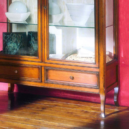 MOBILI-2G---VETRINA-CLASSICA-IN-LEGNO-2-PORTE-2-CASSETTI-FINITURA-BASSANO-L.108-P.40-H.130