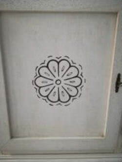 MOBILI-2G-Cristalliera-3-Ante-Legno-Massello-bianco-invecchiato-150X43X218