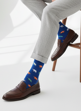 Modello con calze Gallo integrali