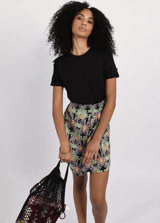 MOLLY BRACKEN T-SHIRT CON SPALLA IN PIZZO NERO  PE23 Moda/Donna/Abbigliamento/T-shirt top e bluse/T-shirt Kanal 32 - Santa Maria di Licodia, Commerciovirtuoso.it