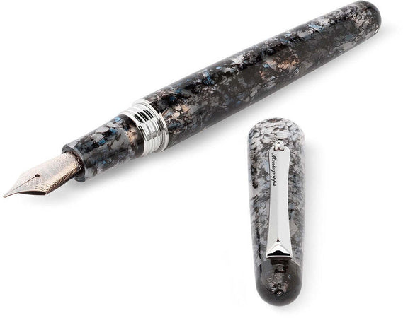 MONTEGRAPPA Penna Montegrappa stilografica Elmo Ambiente Charcoal realizzata in materiali riciclati.