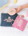 Mr-wonderful Set Di 3 Beauty Case Glitter Is My Favourite Mood Bustine Con Scritte E Zip Rifiniture Glitter