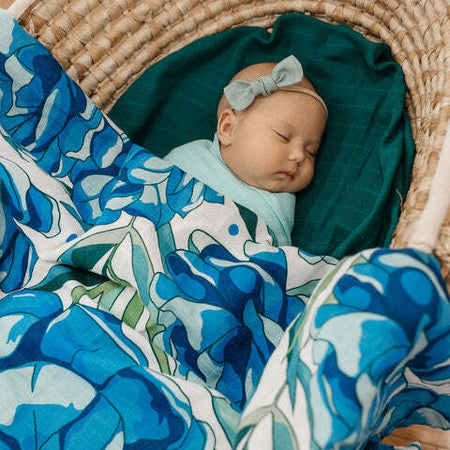 Mussola Tommy Lise Azure Blossom Casa e cucina/Tessili per la casa/Biancheria per culle e lettini/Coperte e copertine/Copertine avvolgenti La Casa Del Bebè - Napoli, Commerciovirtuoso.it