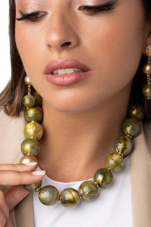 MYA-ACCESSORIES-|-Collana-girocollo-con-sfere-dalle-nuances-verde