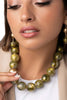 MYA-ACCESSORIES-|-Collana-girocollo-con-sfere-dalle-nuances-verde