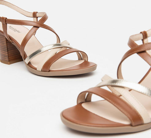 Nero-Giardini-sandalo-cognac-E410442D329