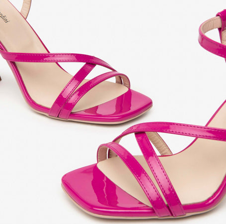 Nero-Giardini-sandalo-fuxia-in-vernice-E410132DE609