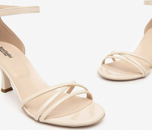 Nero-Giardini-sandalo-in-vernice-col.-latte-E410121DE711