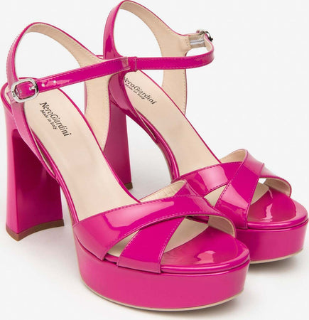 Nero-Giardini-sandalo-in-vernice-fuxia-E410212D609