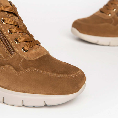 Nerogiardini Scarpe Donna in Pelle Scamosciata Color Malto Sneakers Casual Fondo in Gomma Con Tacco 6 Cm Collezione Aut/ Inv 2022/2023