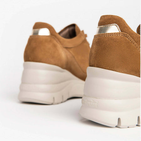 Nerogiardini Scarpe Donna in Pelle Scamosciata Color Malto Sneakers Casual Fondo in Gomma Con Tacco 6 Cm Collezione Aut/ Inv 2022/2023