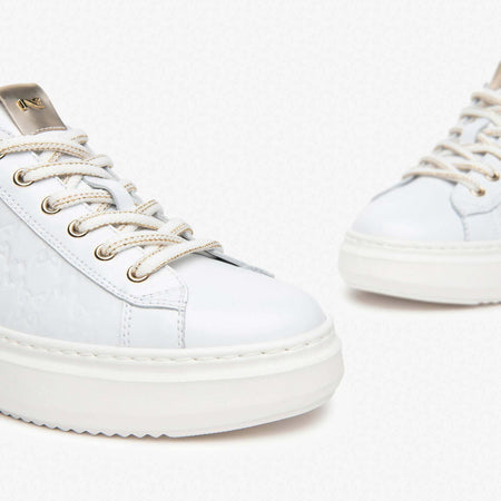 Nerogiardini Sneakers Bonna in Pelle E40991D Lacci Suola in Gomma