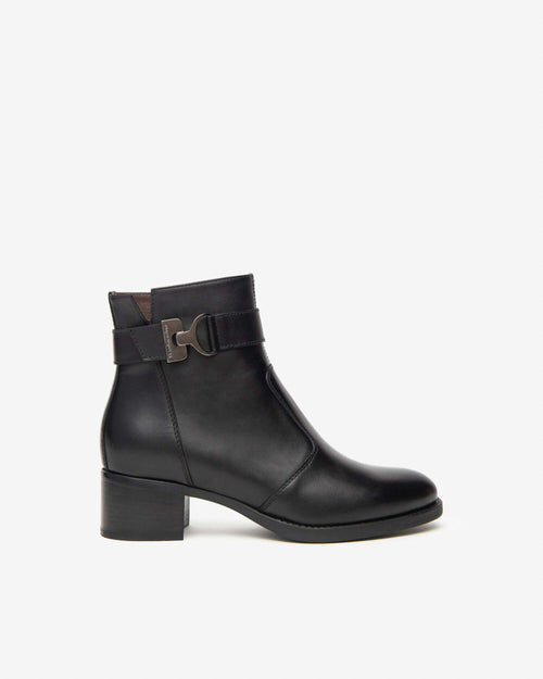 Nerogiardini Stivali Bassi Donna  tronchetti in pelle I411270D