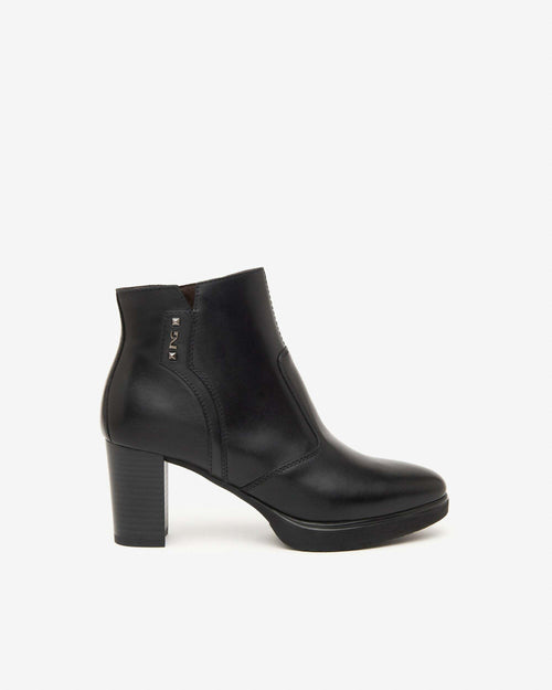 Nerogiardini Stivali donna tronchetti in pelle con tacco I411200D100 Nero