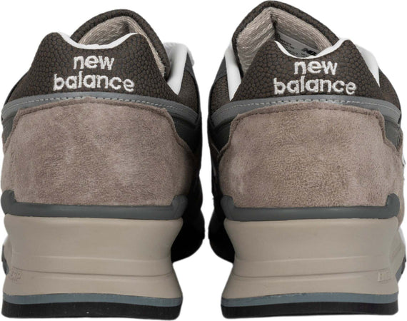 NEW-BALANCE-Made-in-USA-997-Core-Sneakers-in-Grey-da-uomo