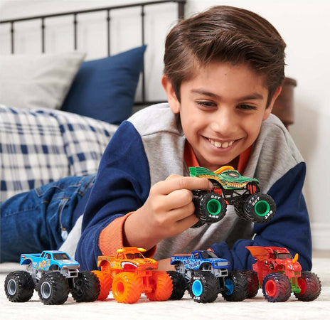 New-monster-jam-vs-toro-loco-vs-grave-digger-scale-1:64-trucks