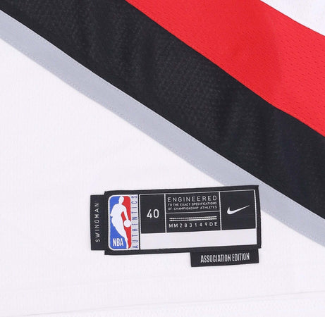 NIKE-NBA-Canotta-Basket-Uomo-Nba-Dri-fit-Swingman-Jersey-Association-Edition-2022/23-No-0-Damian-Lillard-Porbla-White-da-uomo