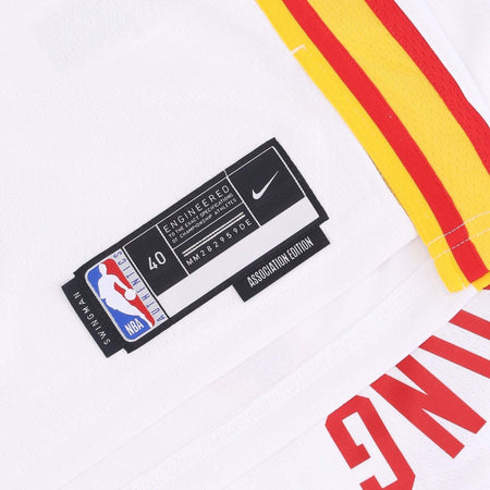 NIKE-NBA-Canotta-Basket-Uomo-Nba-Dri-fit-Swingman-Jersey-Association-Edition-2022/23-No-11-Trae-Young-Atlhaw-White-da-uomo