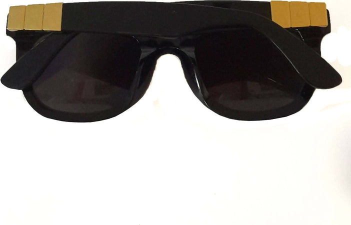 Occhiali Da Sole Uomo Super by Retrosuperfuture Montatura Nera Spessa Squadrata Con Inserti Metallici Color Oro Con Astuccio A Sacco Morbido E Panno Per Pulizia Moda/Uomo/Accessori/Occhiali e accessori/Occhiali da sole Ideart - Valdilana, Commerciovirtuoso.it