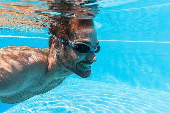 Occhialini Nuoto Piscina Actiwear 14+ Anni In Silicone 3 Colori Assortiti 21051 Sport e tempo libero/Attività ricreative all'aperto/Sport acquatici/Nuoto/Occhialini Trade Shop italia - Napoli, Commerciovirtuoso.it