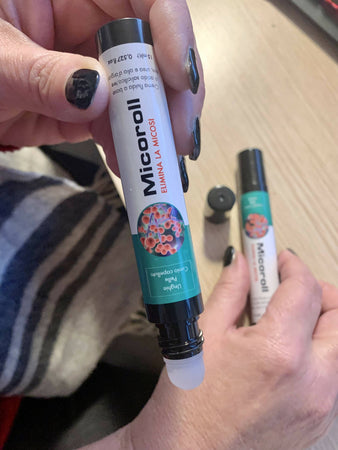 Oggibelli 2x Micoroll Rool on Trattamento Micosi Unghie 30ml Flacone Acido Salicilico Desquamazione Irritazione Bellezza/Manicure e pedicure/Cura per mani e piedi/Creme per mani e unghie Beauty Fashion Store - Palermo, Commerciovirtuoso.it