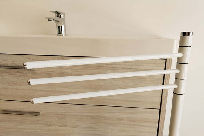 Ogomondo Piantana Porta Salviette a Tre Bracci Polar in Acciaio Verniciato Casa e cucina/Bagno/Mobili da bagno/Portasciugamani/Portasciugamani da terra Ogomondo - Martina Franca, Commerciovirtuoso.it
