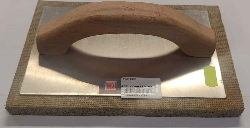 ORECA---FRATTONE-IN-GOMMAPIUMA-210x140MM---CON-MANICO-IN-LEGNO-E-PIASTRA-IN-METALLO