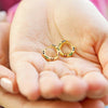 Orecchini Donna A Cerchio In Ottone Placcato Oro 14ct Con Grandi Cristalli Arcobaleno E Chiusura In Argento Sterling A Scatto Da Donna Lisa Angel Moda/Donna/Gioielli/Orecchini MesmerizeD - Porto Sant’Elpidio, Commerciovirtuoso.it