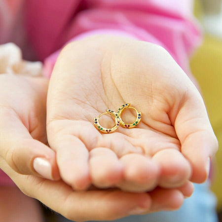 Orecchini Donna A Cerchio In Ottone Placcato Oro 14ct Con Grandi Cristalli Arcobaleno E Chiusura In Argento Sterling A Scatto Da Donna Lisa Angel Moda/Donna/Gioielli/Orecchini MesmerizeD - Porto Sant’Elpidio, Commerciovirtuoso.it