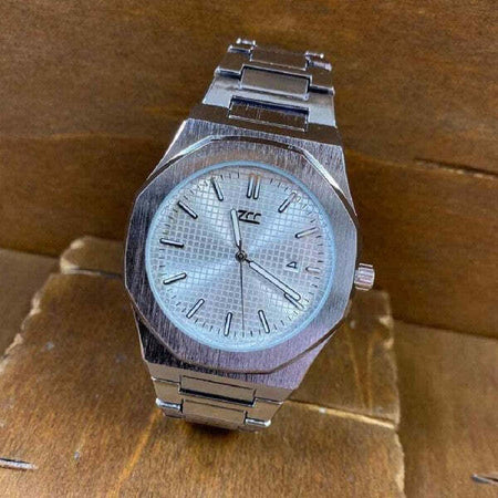 Orologio-Da-Polso-Zcc-Uomo-Analogico-Al-Quarzo-Data-Elegante-Silver-Fondo-Bianco