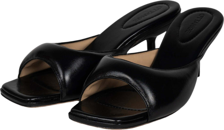 OTTANGE-Padded-mule-in-black-da-donna