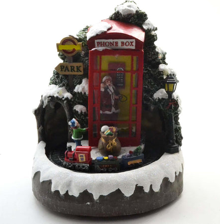 Paesaggio di Natale con cabina telefonica e treno decorazione per villaggio di Babbo Natale con luci e suoni Casa e cucina/Decorazioni per interni/Addobbi e decorazioni per ricorrenze/Decorazioni natalizie/Oggettistica MagiediNatale.it - Altamura, Commerciovirtuoso.it