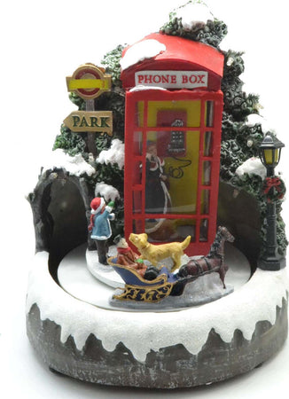 Paesaggio di Natale con cabina telefonica e treno decorazione per villaggio di Babbo Natale con luci e suoni Casa e cucina/Decorazioni per interni/Addobbi e decorazioni per ricorrenze/Decorazioni natalizie/Oggettistica MagiediNatale.it - Altamura, Commerciovirtuoso.it