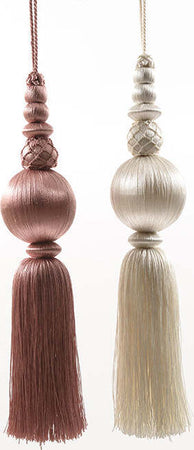 Pallina in velluto con Nappa per albero di natale sfera natalizia particolare h 33 cm Casa e cucina/Decorazioni per interni/Addobbi e decorazioni per ricorrenze/Decorazioni natalizie/Addobbi e decorazioni/Palle e palline MagiediNatale.it - Altamura, Commerciovirtuoso.it