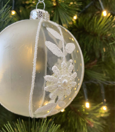 Pallina in vetro con fiori e perle per albero di natale sfera particolare Casa e cucina/Decorazioni per interni/Addobbi e decorazioni per ricorrenze/Decorazioni natalizie/Addobbi e decorazioni/Palle e palline MagiediNatale.it - Altamura, Commerciovirtuoso.it