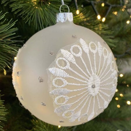 Pallina in vetro opaca con ricamo e glitter per albero di natale sfera particolare Casa e cucina/Decorazioni per interni/Addobbi e decorazioni per ricorrenze/Decorazioni natalizie/Addobbi e decorazioni/Palle e palline MagiediNatale.it - Altamura, Commerciovirtuoso.it